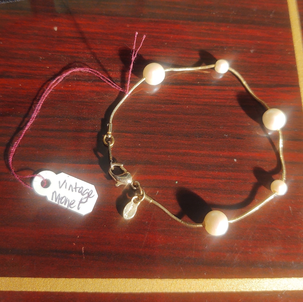 Vintage bracelet with faux pearls